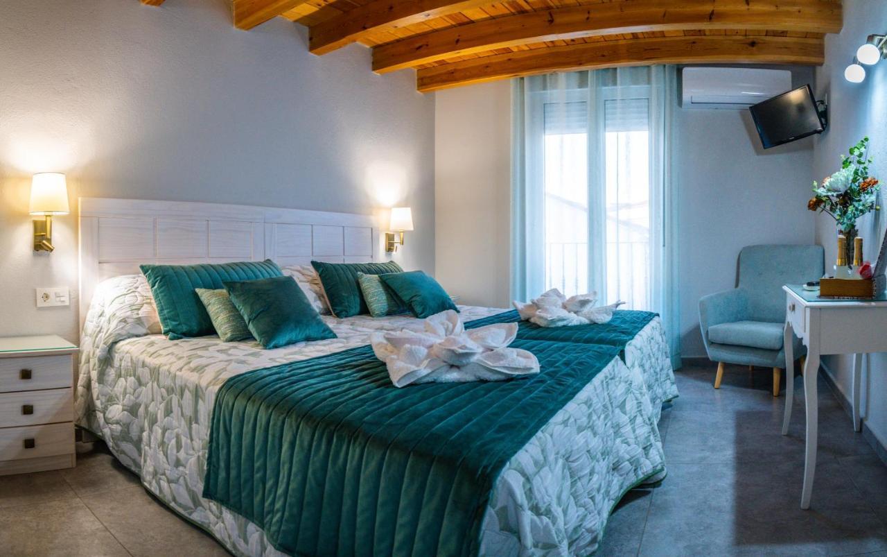 Apartamentos Turísticos El Altozano Fuentes de León Exterior foto