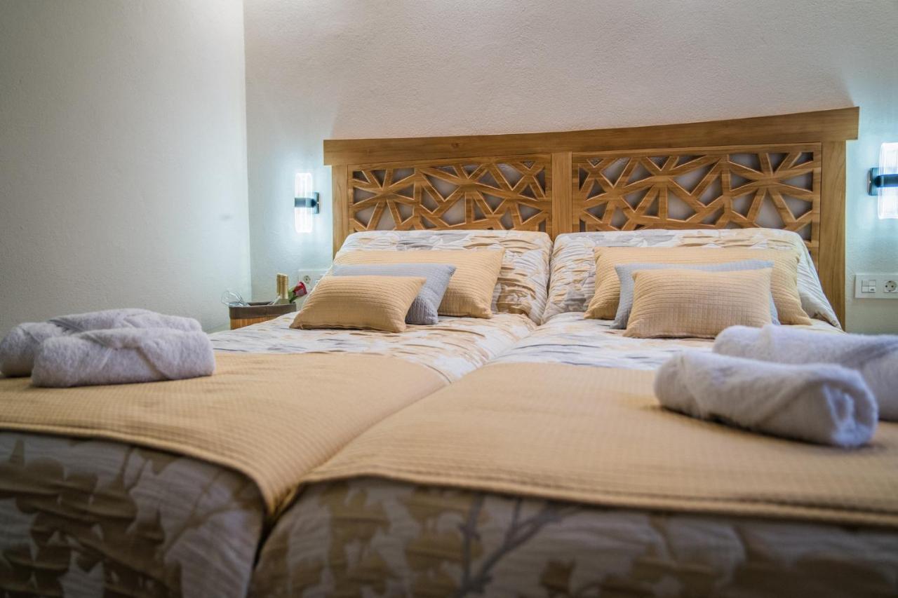 Apartamentos Turísticos El Altozano Fuentes de León Exterior foto